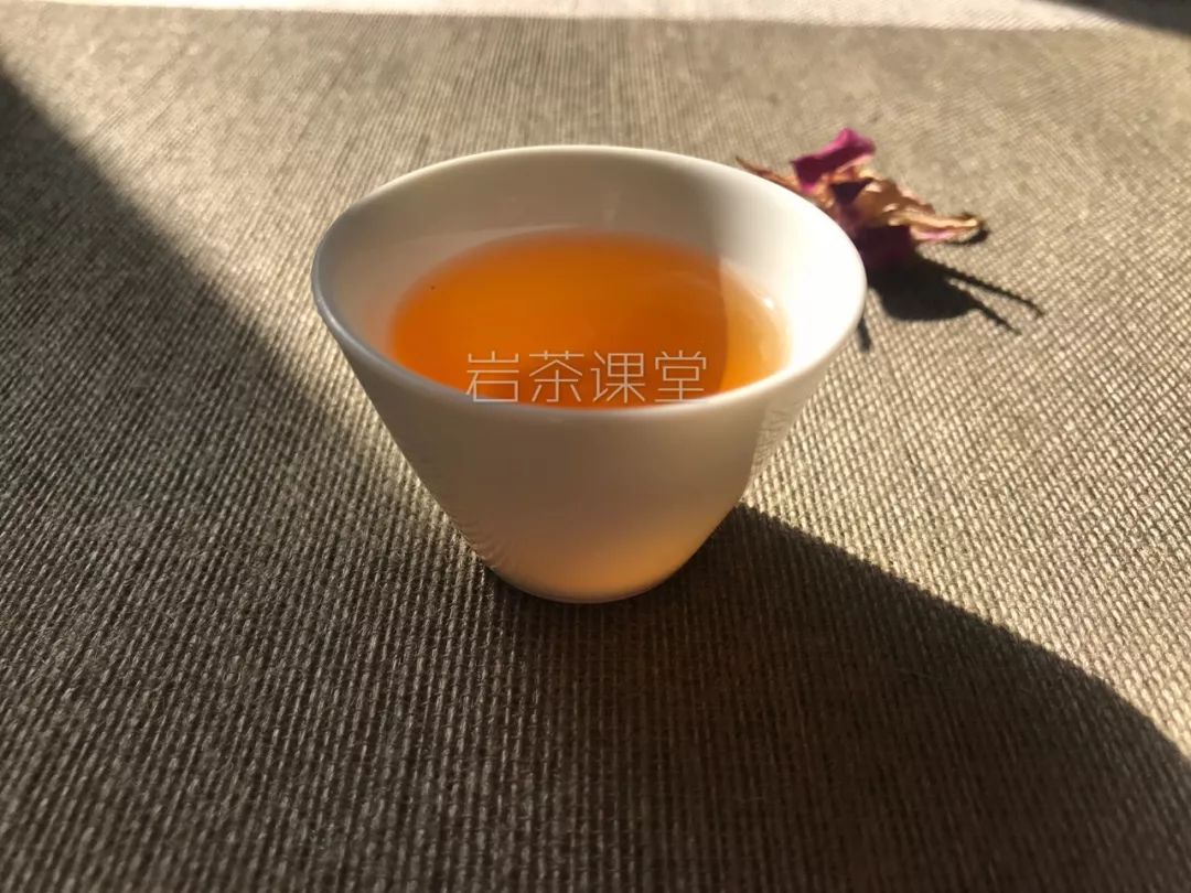 关于茶的文化：好评率99%的岩茶，为什么我喝完没有回甘？