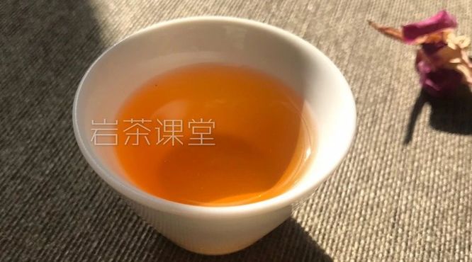 关于茶的文化：好评率99%的岩茶，为什么我喝完没有回甘？