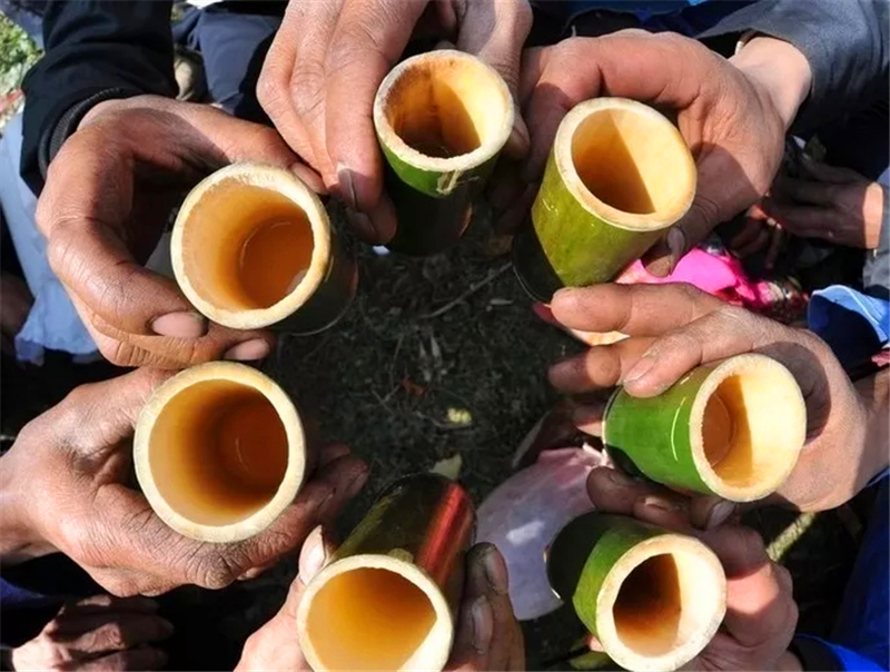 喝起来又香又甜的竹筒茶是如何呈现在我们面前的？