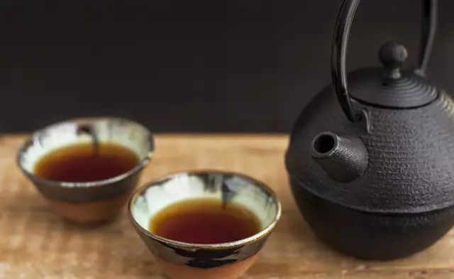 为什么茶叶能煮着喝，却不能久泡？