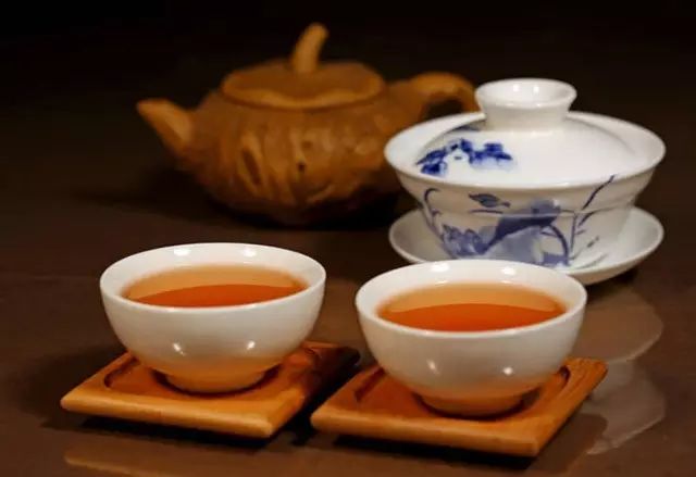一天当中怎么喝茶最有益健康