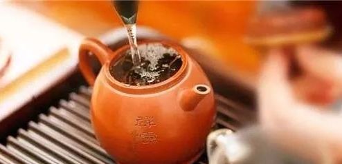 茶汤中的泡沫是因为茶叶不好？能喝吗？
