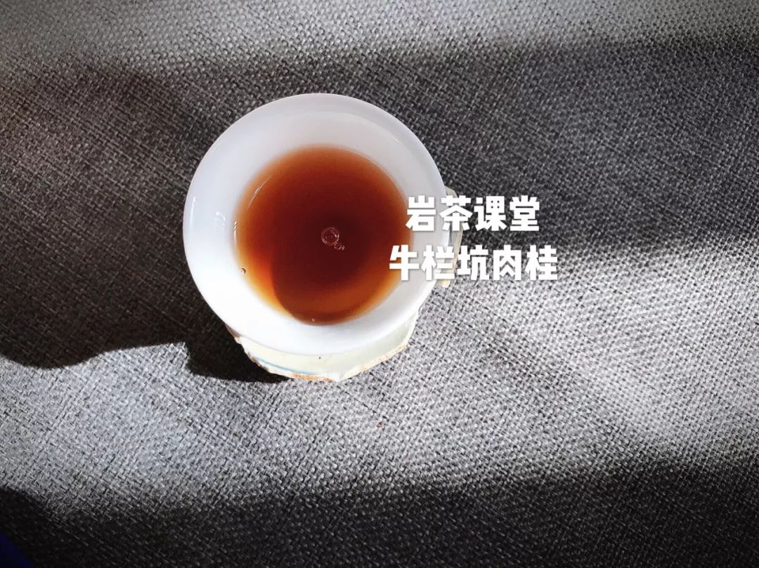 条索比较碎的岩茶，用温水泡，是不是没那么容易苦？