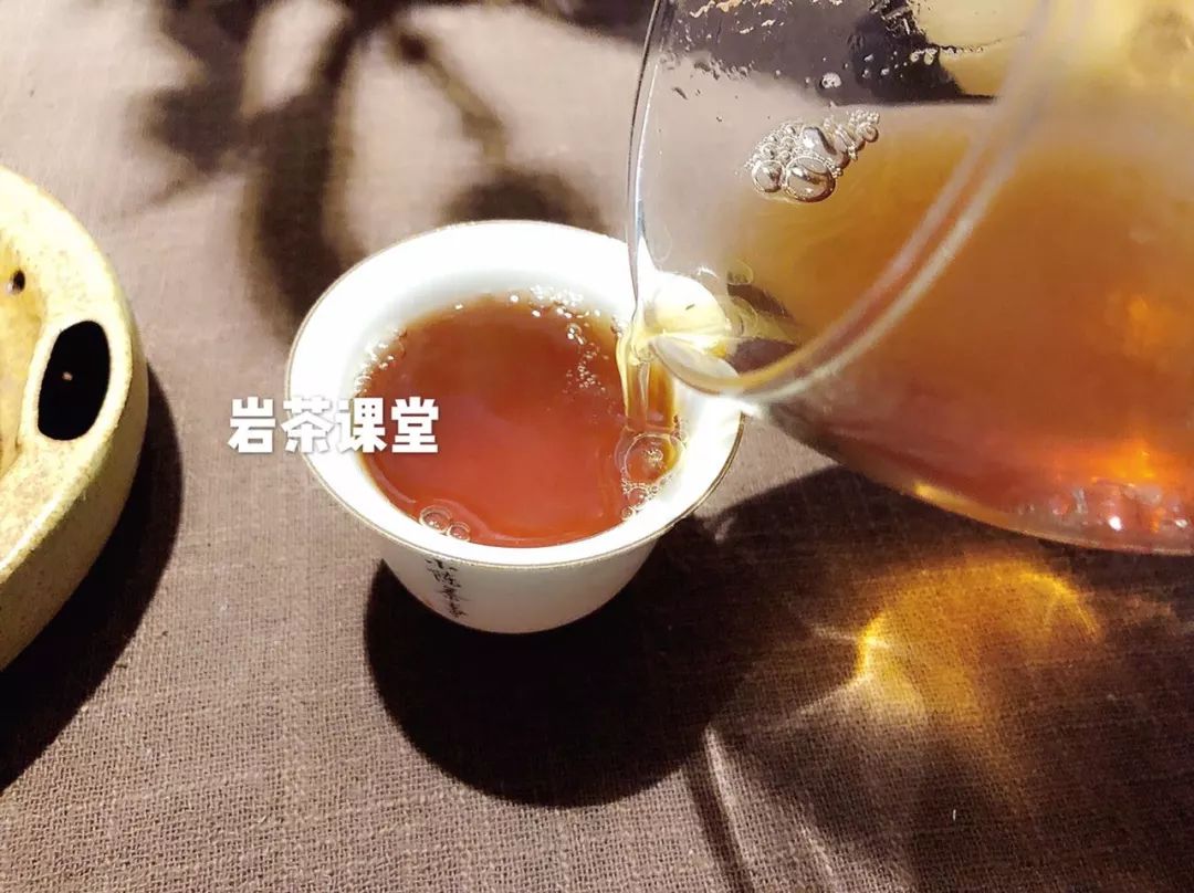 条索比较碎的岩茶，用温水泡，是不是没那么容易苦？