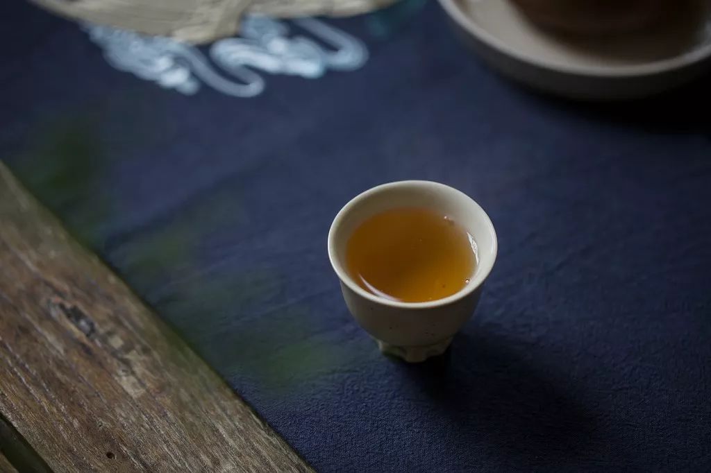 高性价比的“霸气茶”，这款轻烟香的中期茶推荐给你！