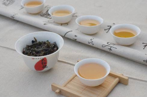 武夷岩茶的焦味正常吗？是馊了吗？
