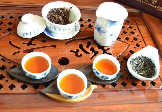 中国十大名茶中大红袍与普洱茶的区别
