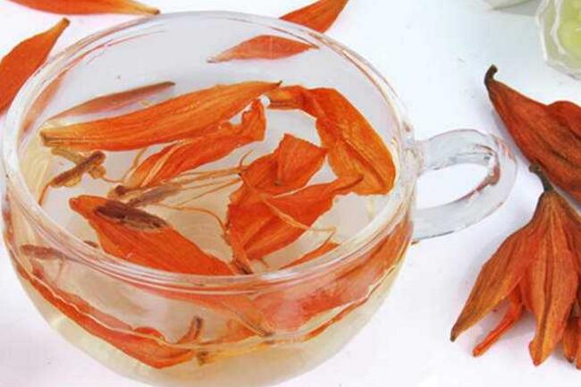 在秋季喝百合花茶的八大功效的介绍