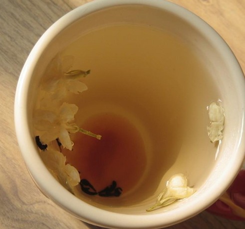 喝茉莉花茶能减肥吗？喝茉莉花茶是减肥的辅助方法