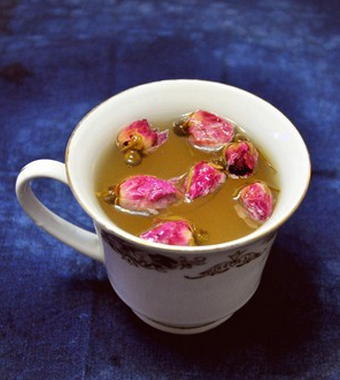 玫瑰花茶的功效与作用怎么喝养血调肝？
