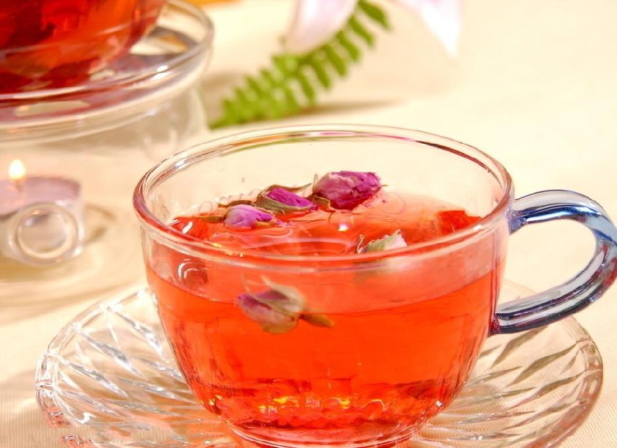 玫瑰花搭配红茶一起泡醇厚甘畅养颜养舌