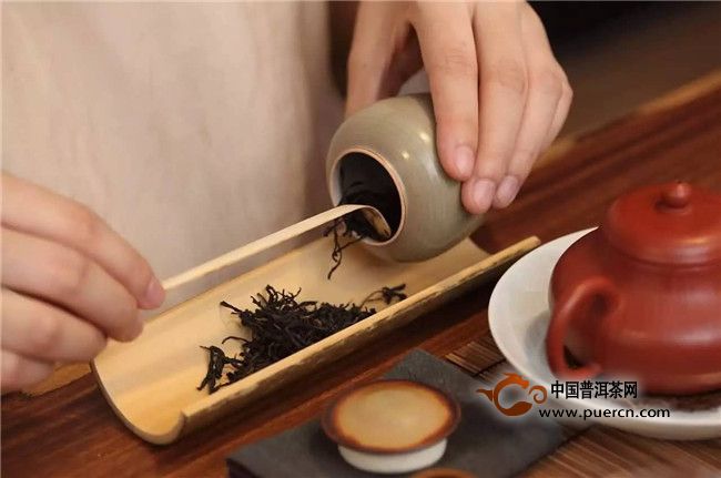 红茶用什么工具取？