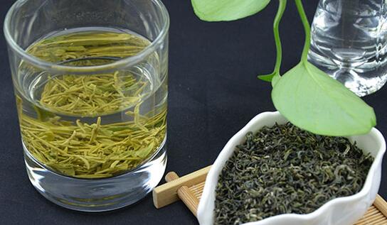 绿茶一天喝多少合适红茶还是绿茶伤胃