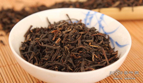 茶叶的功效有哪些晚上喝绿茶还是红茶好