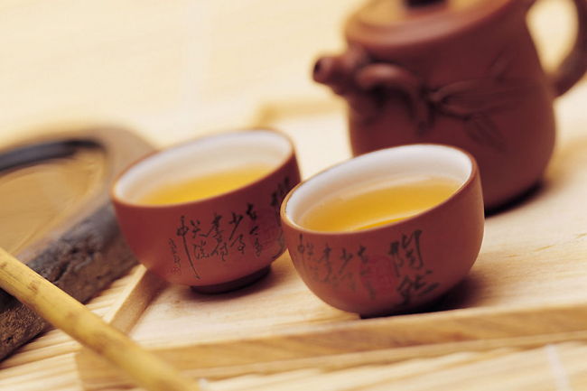 喝茶可以解酒吗红茶和绿茶哪个更解酒