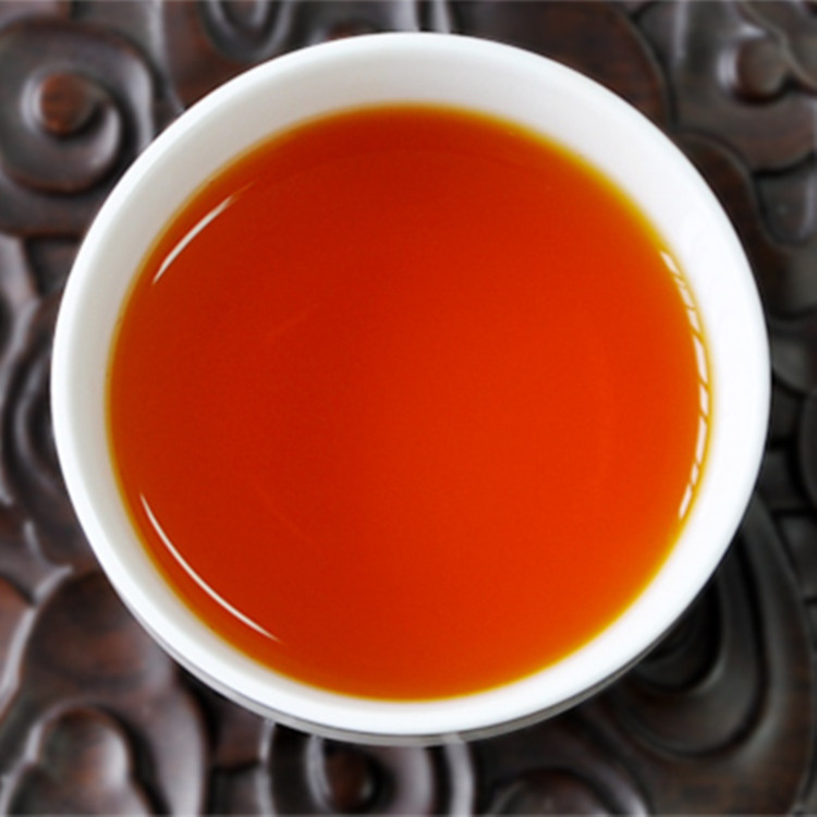 红茶和绿茶在色泽方面有什么区别？