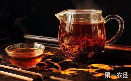 红茶和绿茶可以一起喝吗？喝红茶的好处和坏处