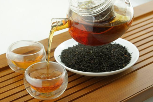 红茶用多少度的水温泡口感最好喝？常喝红茶可以护肤吗？