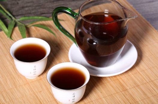 高血压者能喝红茶吗？红茶和绿茶哪一种对三高更有效果？