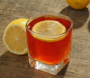 柠檬片泡红茶的功效有什么？