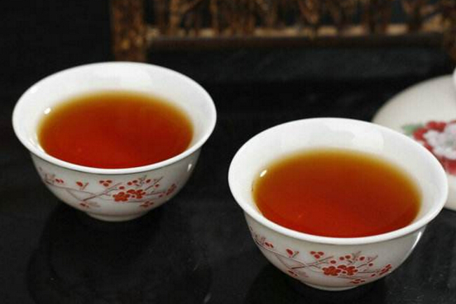 女人应该多喝绿茶和红茶有助于抗衰老