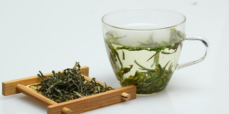 冬天喝绿茶还是红茶选择味甘性温的茶叶比较好