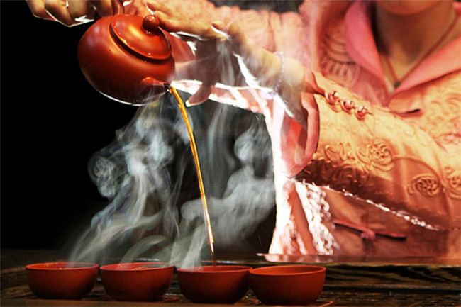 你习惯用盖碗还是紫砂壶来冲泡红茶？