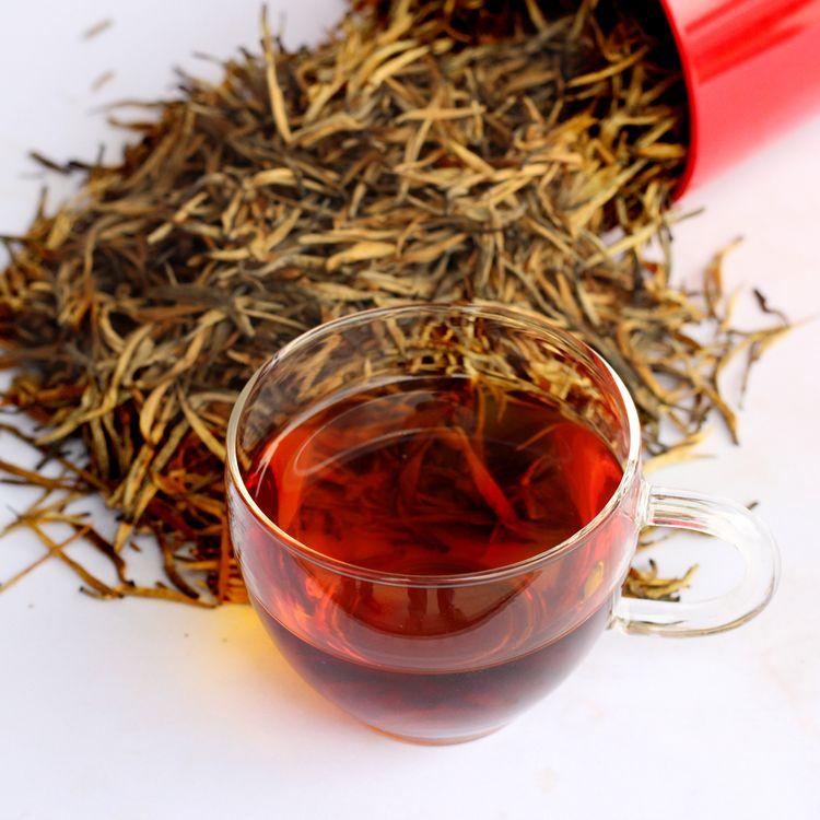 滇红工夫红茶品鉴色泽红褐乌润，滋味浓厚鲜爽