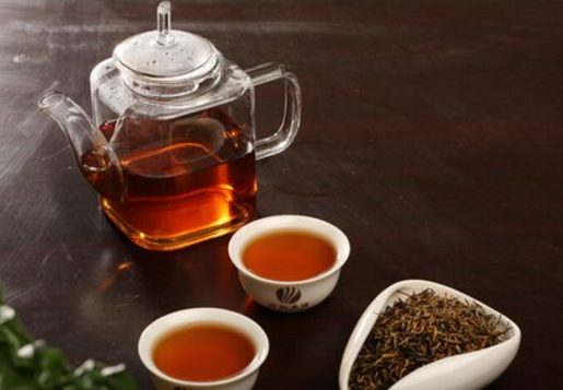 怎么区分黑茶和红茶茶汤都是红色的