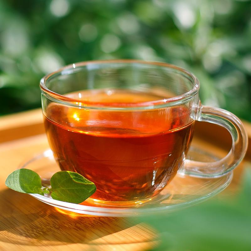 一杯红茶袅袅飘香醇厚味道