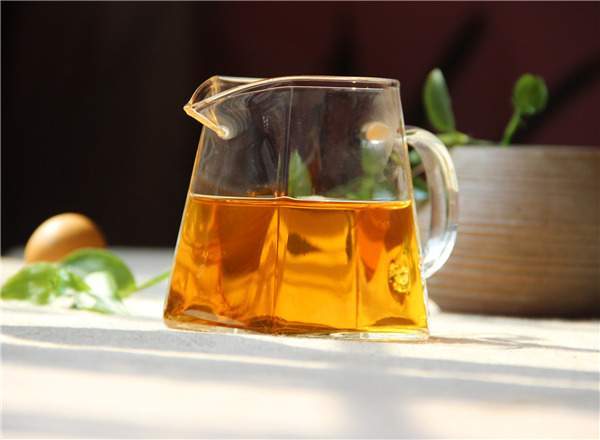 为什么有些红茶偏甜偏醇刺激性很强？