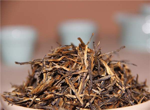 为什么有些红茶偏甜偏醇刺激性很强？