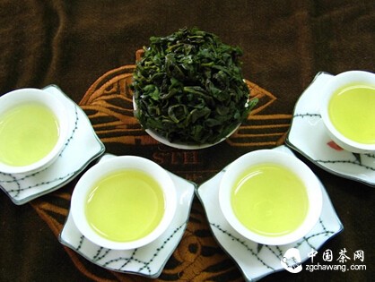 乌龙茶大致可分四大类：武夷岩茶、铁观音、台湾乌龙茶、广东乌龙茶