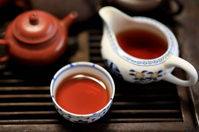 普洱茶知识：普洱熟茶的水味和燥感解析