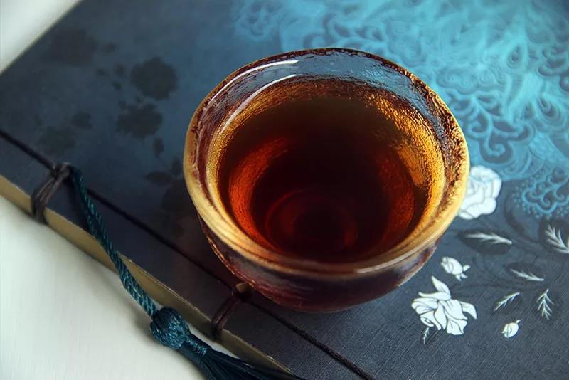 普洱熟茶为什么会产生土腥味？