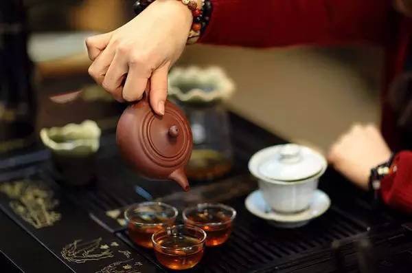 冲泡普洱熟茶，您选紫砂壶还是选盖碗？