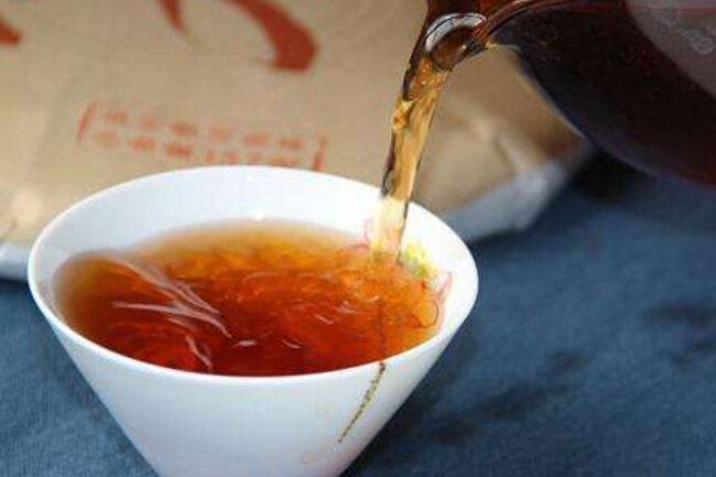 应该如何从茶汤上辨别普洱茶的品质呢