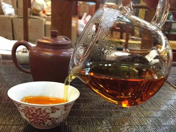 生熟普洱茶：普洱茶生茶和熟茶功效区别
