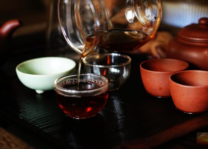 普洱茶知识：生茶放久了就变成熟茶了？