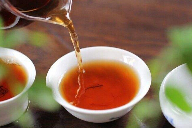 普洱茶性品评一看叶底二看生熟茶汤色