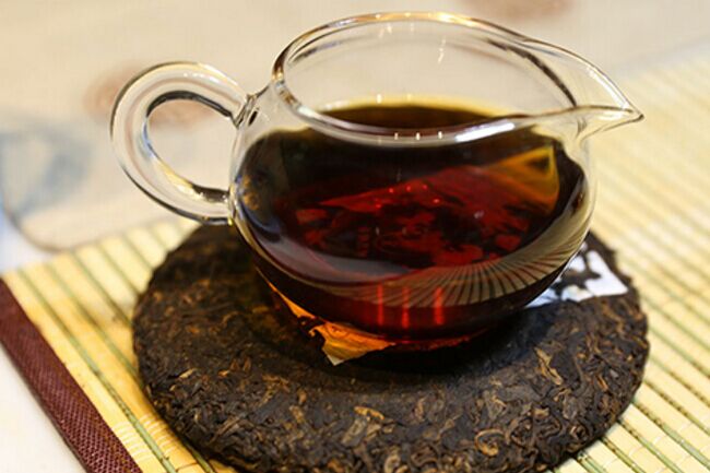 为什么粗老原料做的普洱茶会比较甜呢