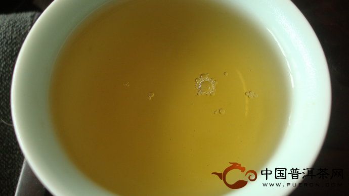 2006年千家寨古树普洱茶开汤
