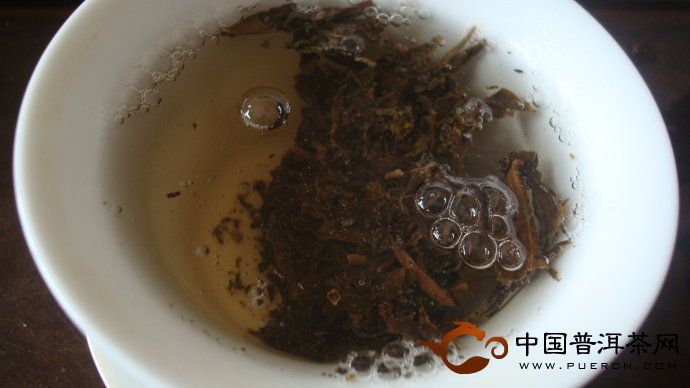 2006年千家寨古树普洱茶开汤