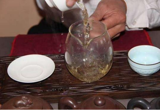 如何鉴别普洱茶是否是新茶？新茶有哪些特点！！