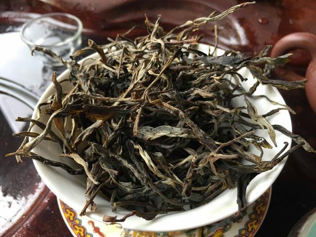 以茶水中的叶片是否张开来判断普洱茶树龄，真的靠谱吗？