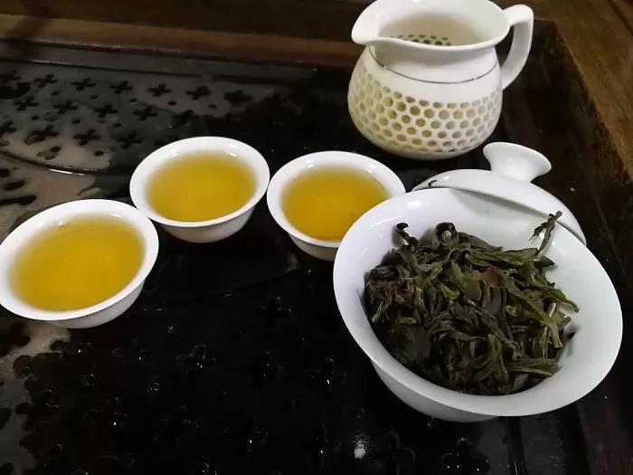 如何分辨您喝的普洱茶中混有烘青料？