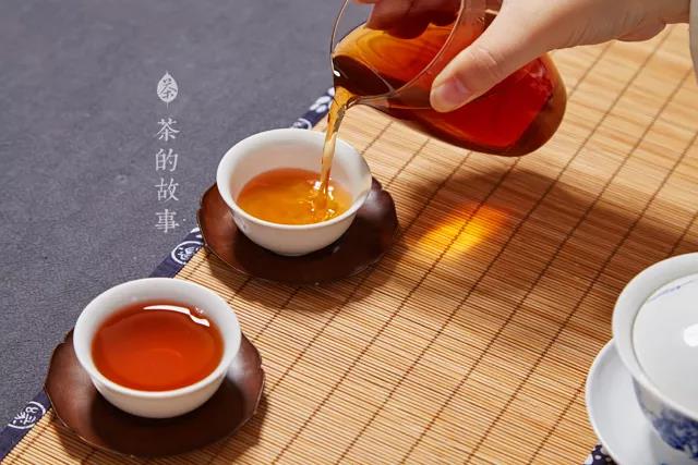 普洱茶汤的粘稠性与什么有关？