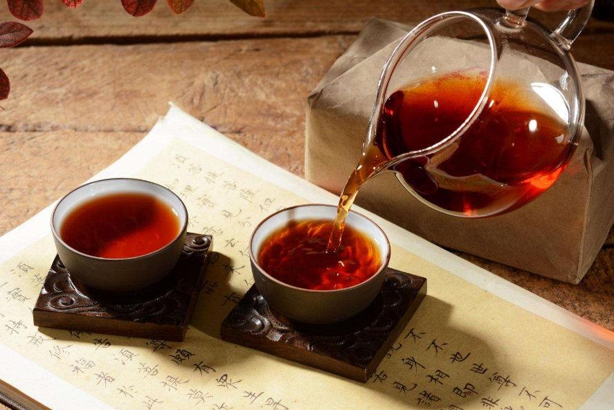 如何在冲泡普洱茶时避免出现“酱油汤”？