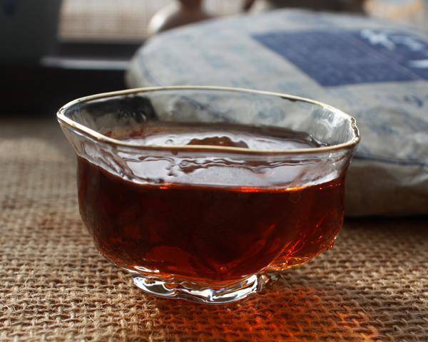 如何简单辨别普洱茶的陈味和霉味？