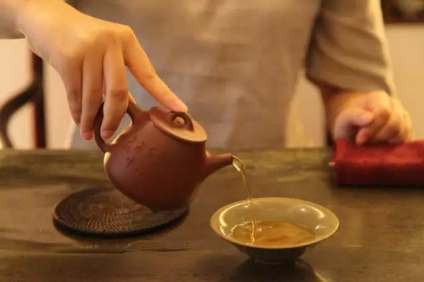 6个步骤让你把硬硬的普洱茶饼泡出理想的味道